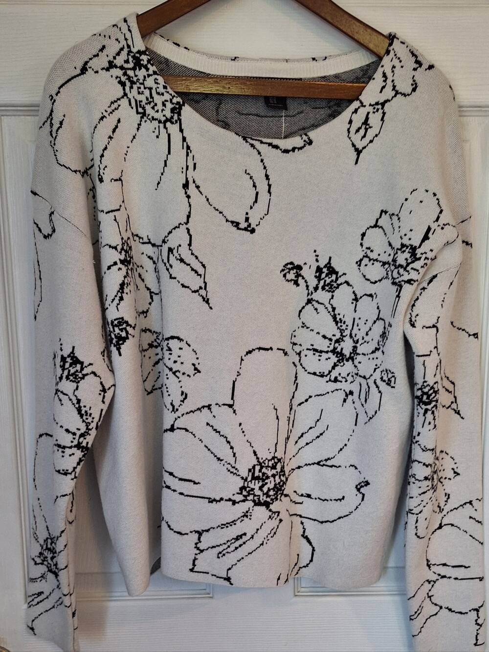 Tahari Floral Knit Sweater Button Back Cream Black Size XL